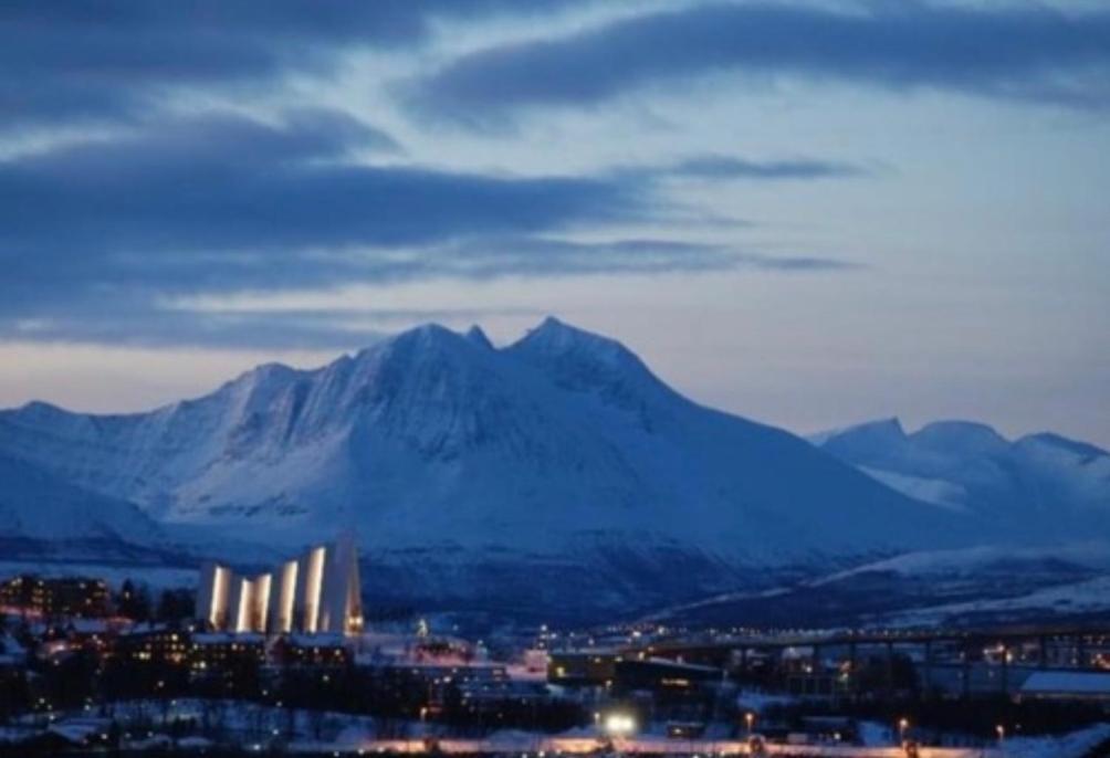 Polar Cozy Apartment - With View And Free Parking Tromso Luaran gambar